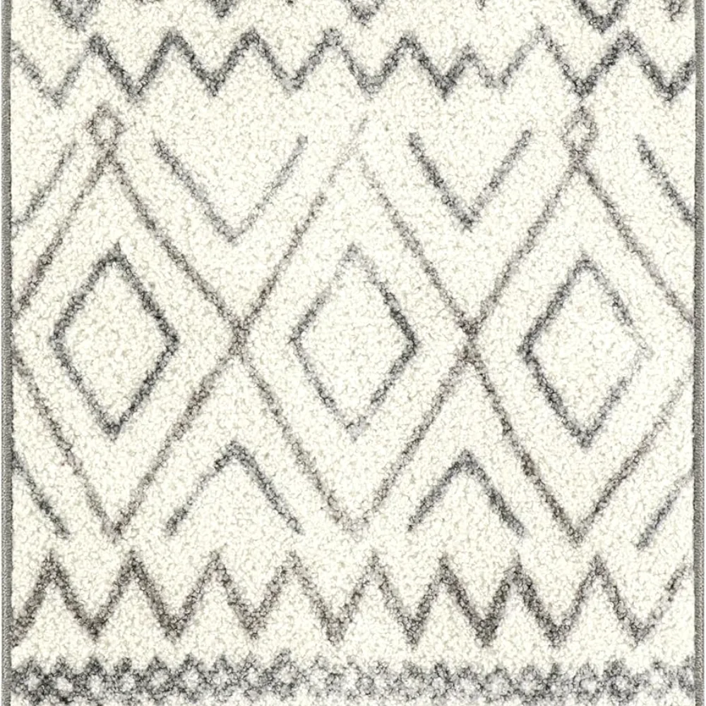 Diamond Distressed Moroccan Accent Rug, 1'8" x 2'10", Ivory