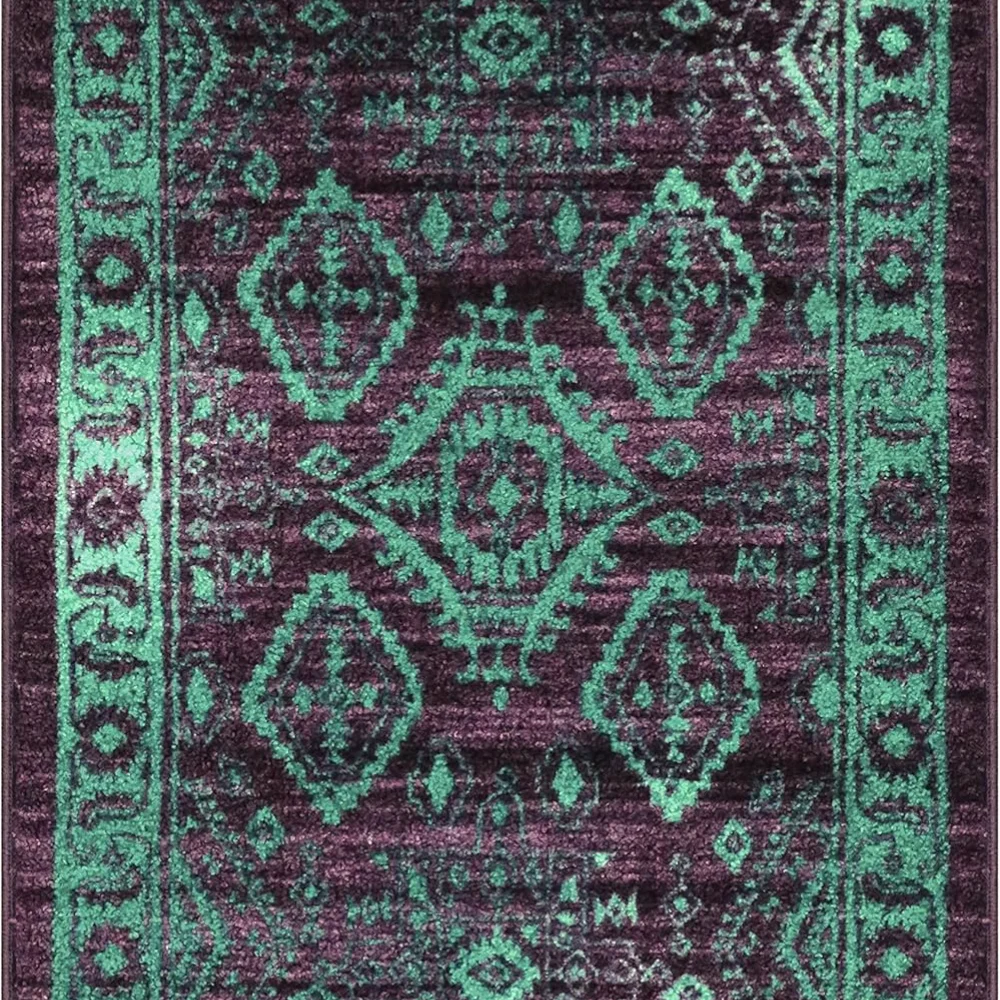 Georgina Traditional Accent Rug, 2'6" x 3'10", Wineberry