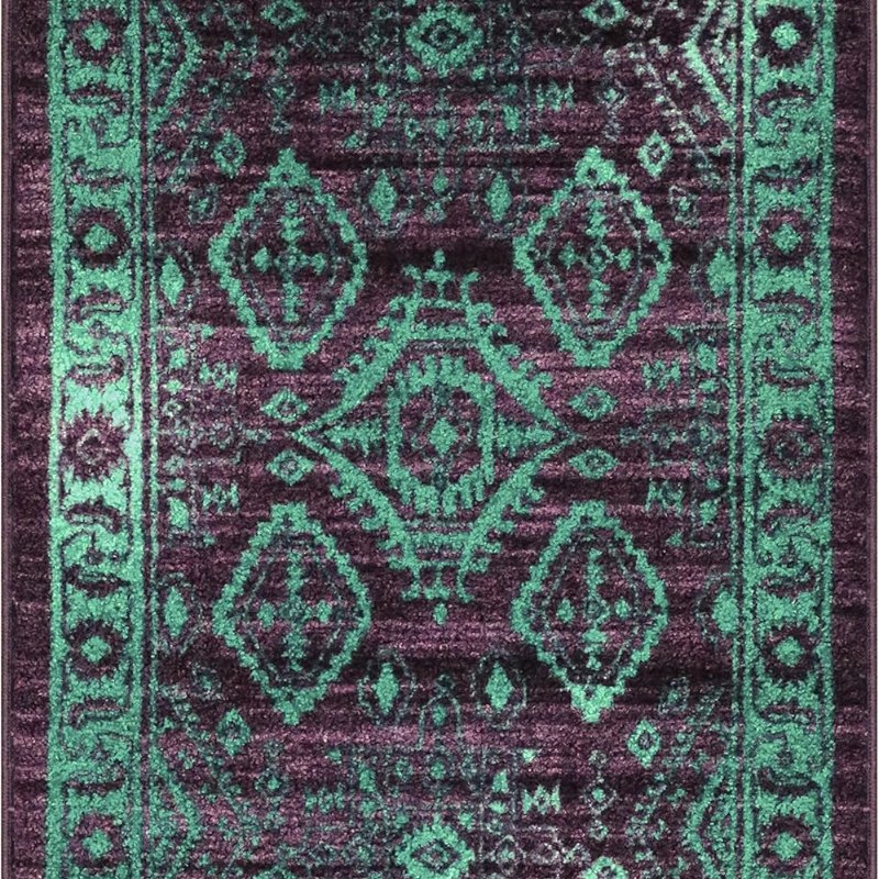 Georgina Traditional Accent Rug, 2'6" x 3'10", Wineberry